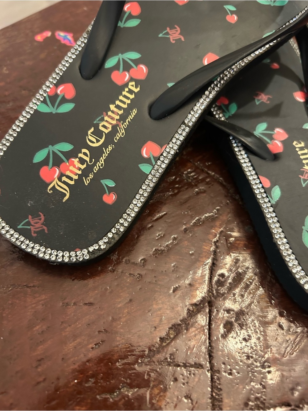 Juicy Couture Black Cherry Print Flip Flop Sandals with Green Bow - Picture 11 of 11